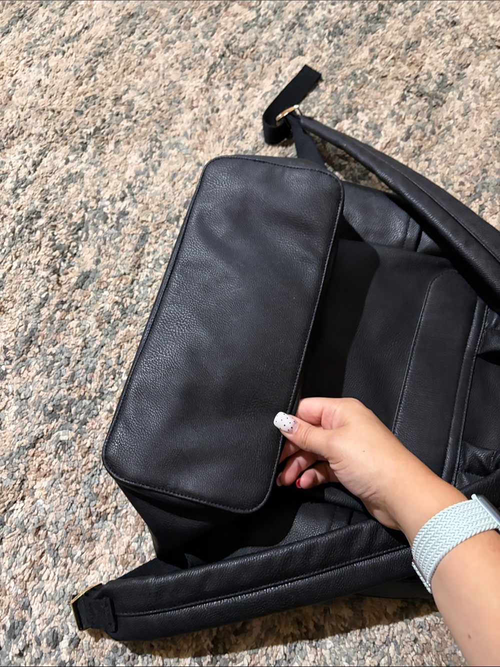 Universal Thread Convertible Backpack Tote - Minimal Design - Picture 5 of 7